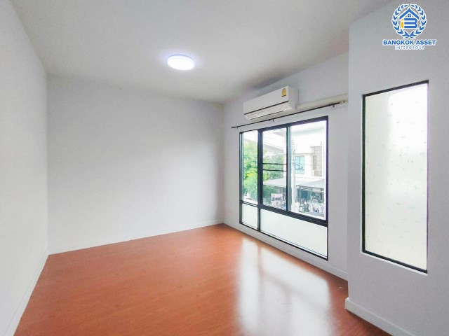 *****ทาวน์เฮ้าส์มือสองนนทบุรี ม.โมดิวิลล่า ปิ่นเกล้า-กาญจนาภิเษก เนื้อที่เกือบ 19 ตร.ว. ฟังก์ชัน 3 ห้องนอน 2 ห้องน้ำ สามารถจอดรถได้ 1 คัน เดินทางสะดวก เชื่อมต่อ ถ.กาญจนาภิเษก ถ.กาญจนาภิเษก, ถ.นครอินทร์, ถ.ราชพฤกษ์ จองด่วน!